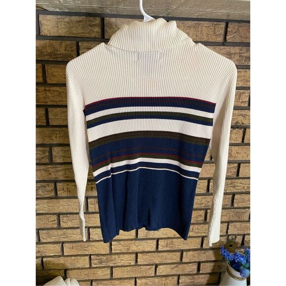 Hunt Club Turtleneck‎ - Picture 2 of 5